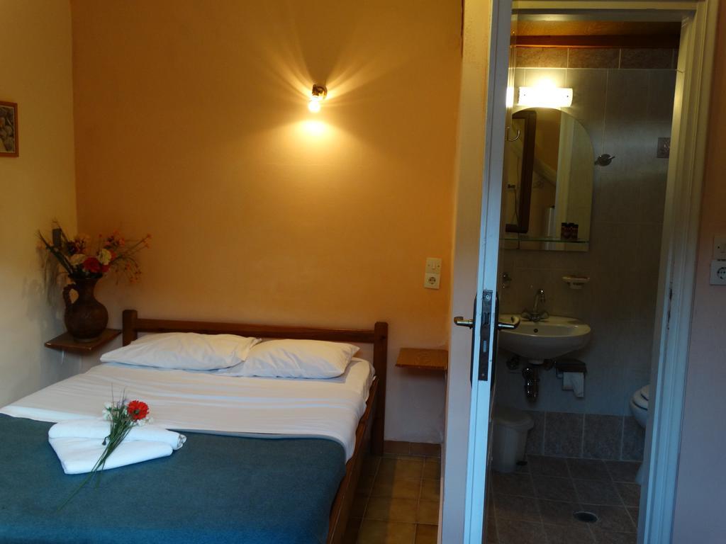 ירולימין Akrotainaritis Rooms חדר תמונה