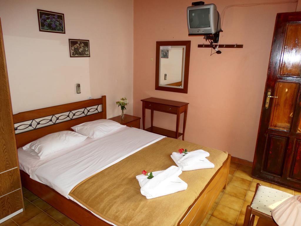 ירולימין Akrotainaritis Rooms חדר תמונה